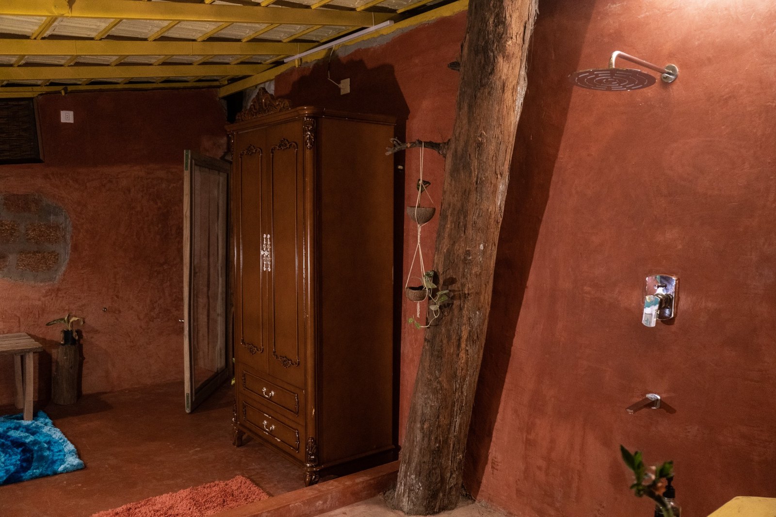 European Royal Cottage - A stylish cabinet offering generous space for your clothes, luggage, and essentials.